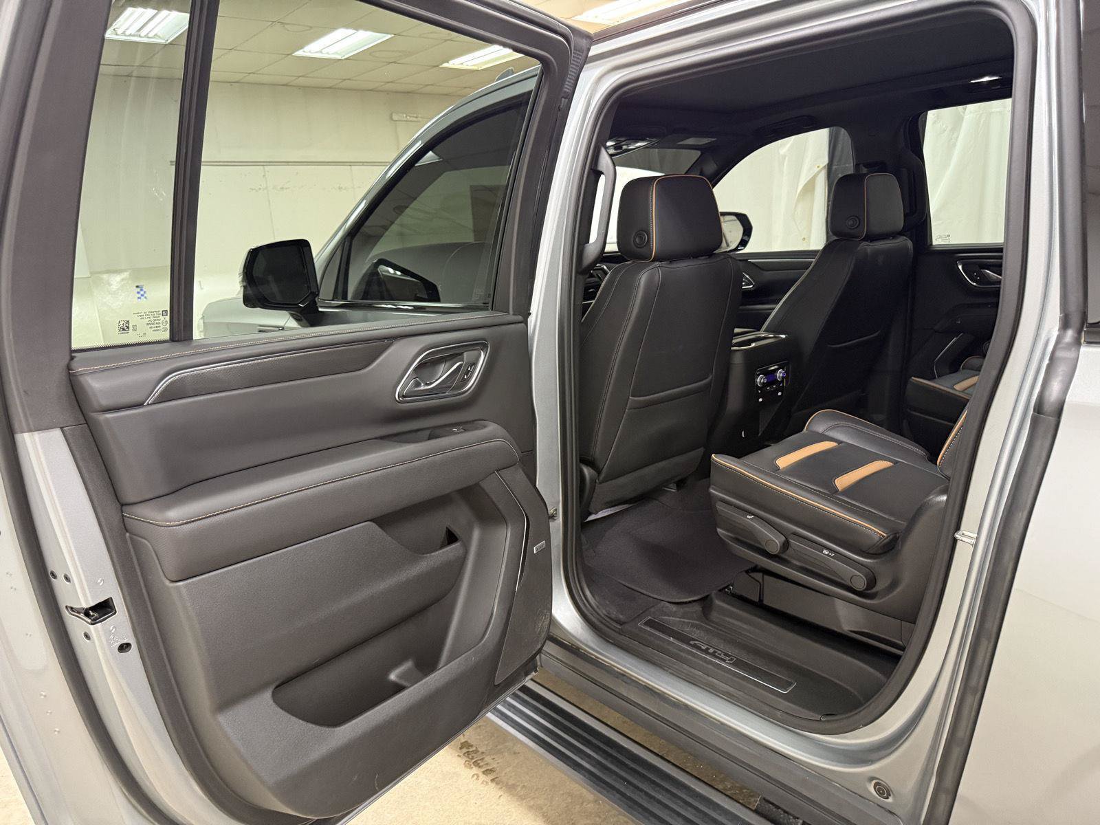 Used 2024 GMC Yukon XL AT4 w/ AT4 Premium Plus Package AWD/4WD image 22