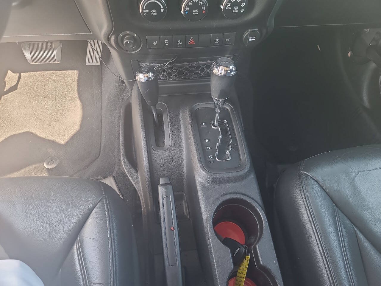 Used 2015 Jeep Wrangler Unlimited Sahara AWD/4WD image 15