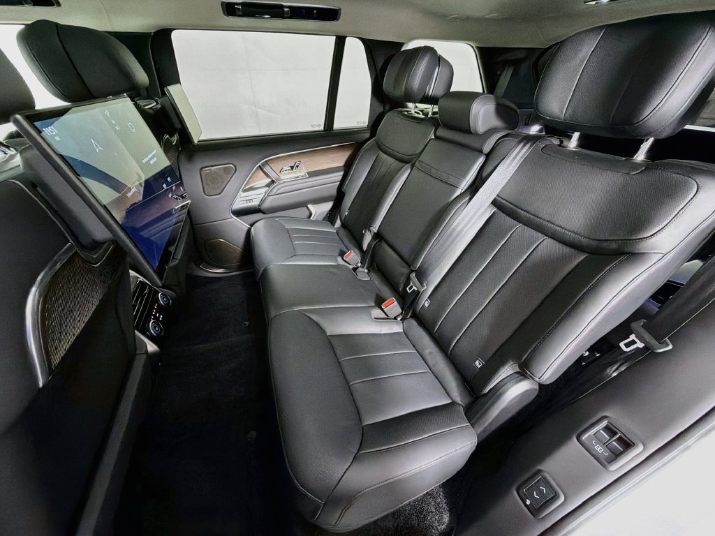 Used 2025 Land Rover Range Rover Long Wheelbase Autobiography AWD/4WD image 26