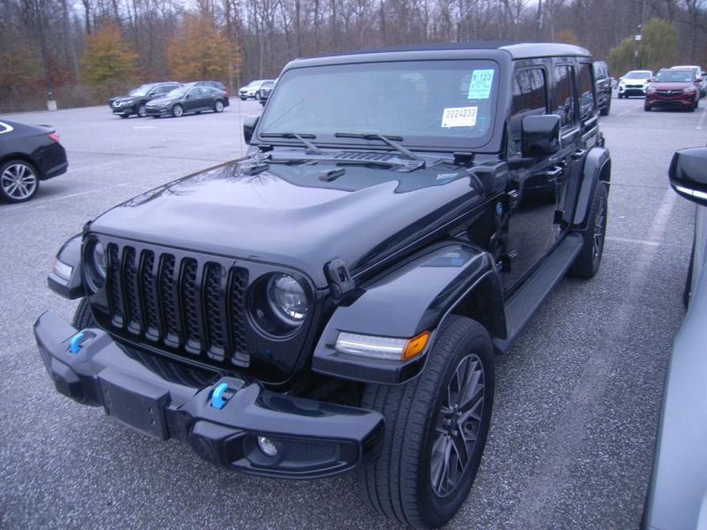 Used 2023 Jeep Wrangler Unlimited Sahara image 2