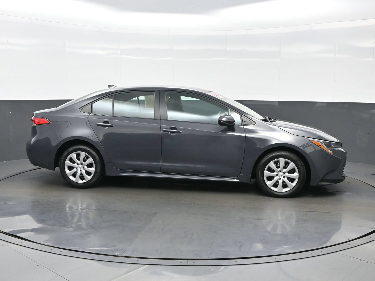 Used 2024 Toyota Corolla LE FWD image 7
