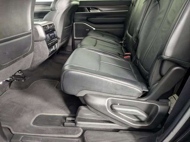 Certified 2024 Jeep Wagoneer L Series II w/ Flexible Seating Group AWD/4WD image 27