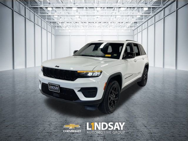 Used 2024 Jeep Grand Cherokee Altitude image 1