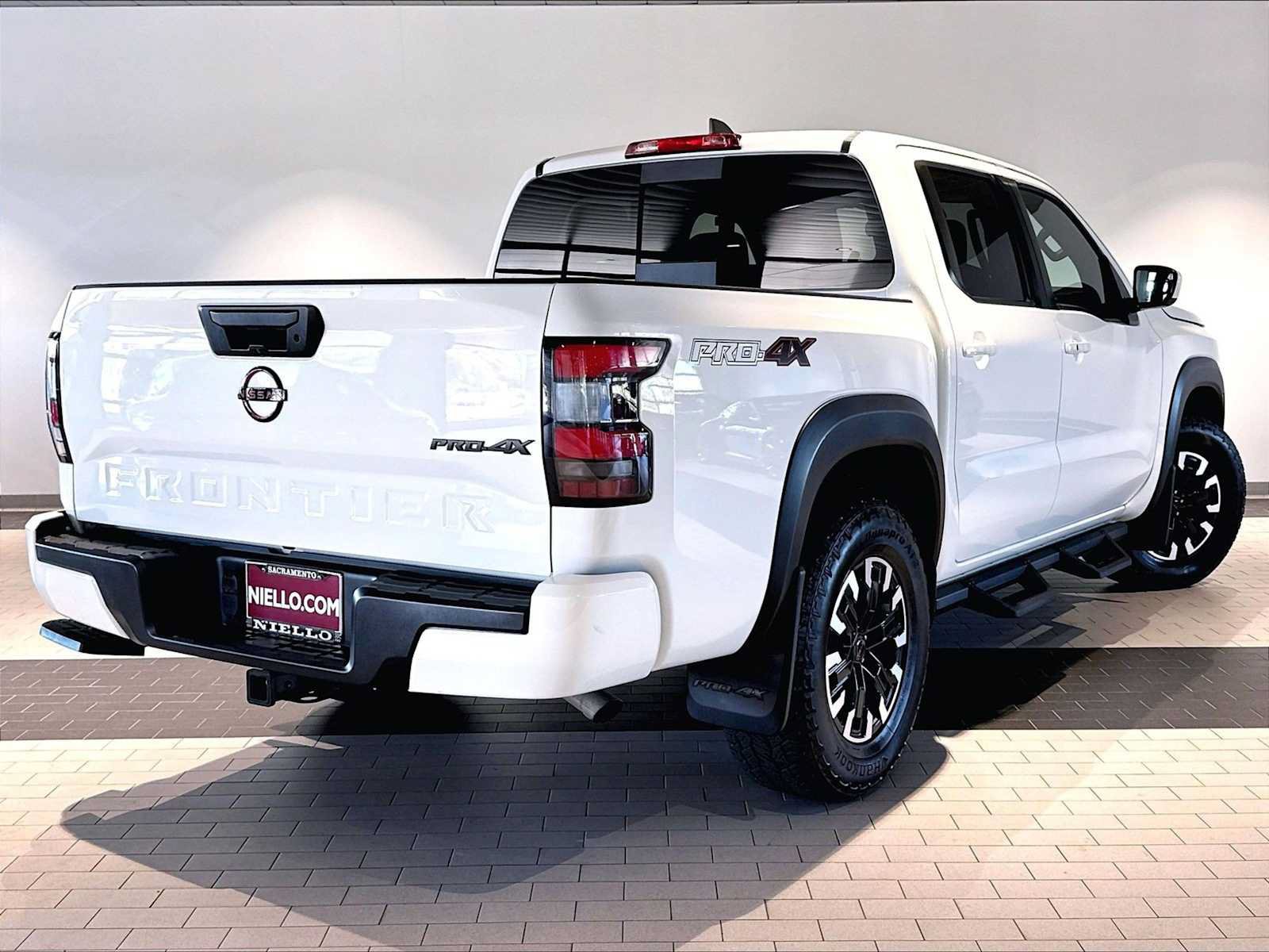 Used 2023 Nissan Frontier PRO-4X w/ Tow Package AWD/4WD image 10