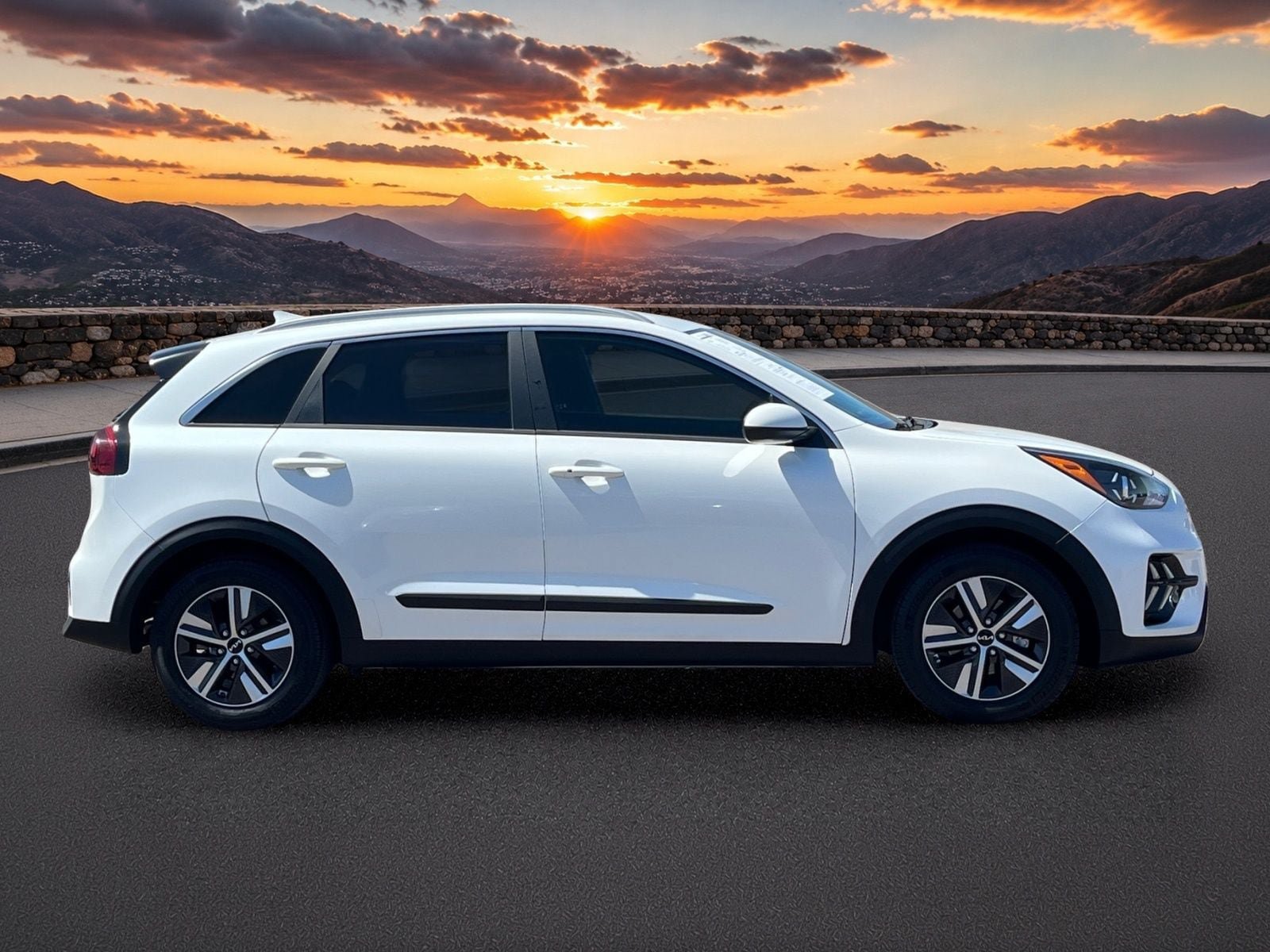 Used 2022 Kia Niro LXS w/ Digital Cluster Package FWD image 6