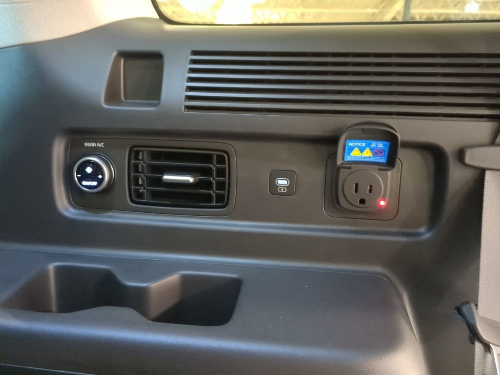 Used 2024 Hyundai Santa Fe Limited image 17