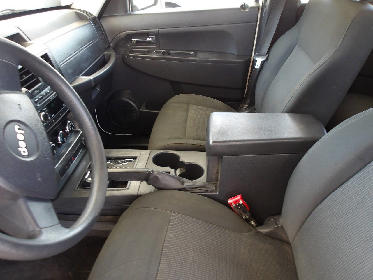 Used 2009 Jeep Liberty Sport image 16