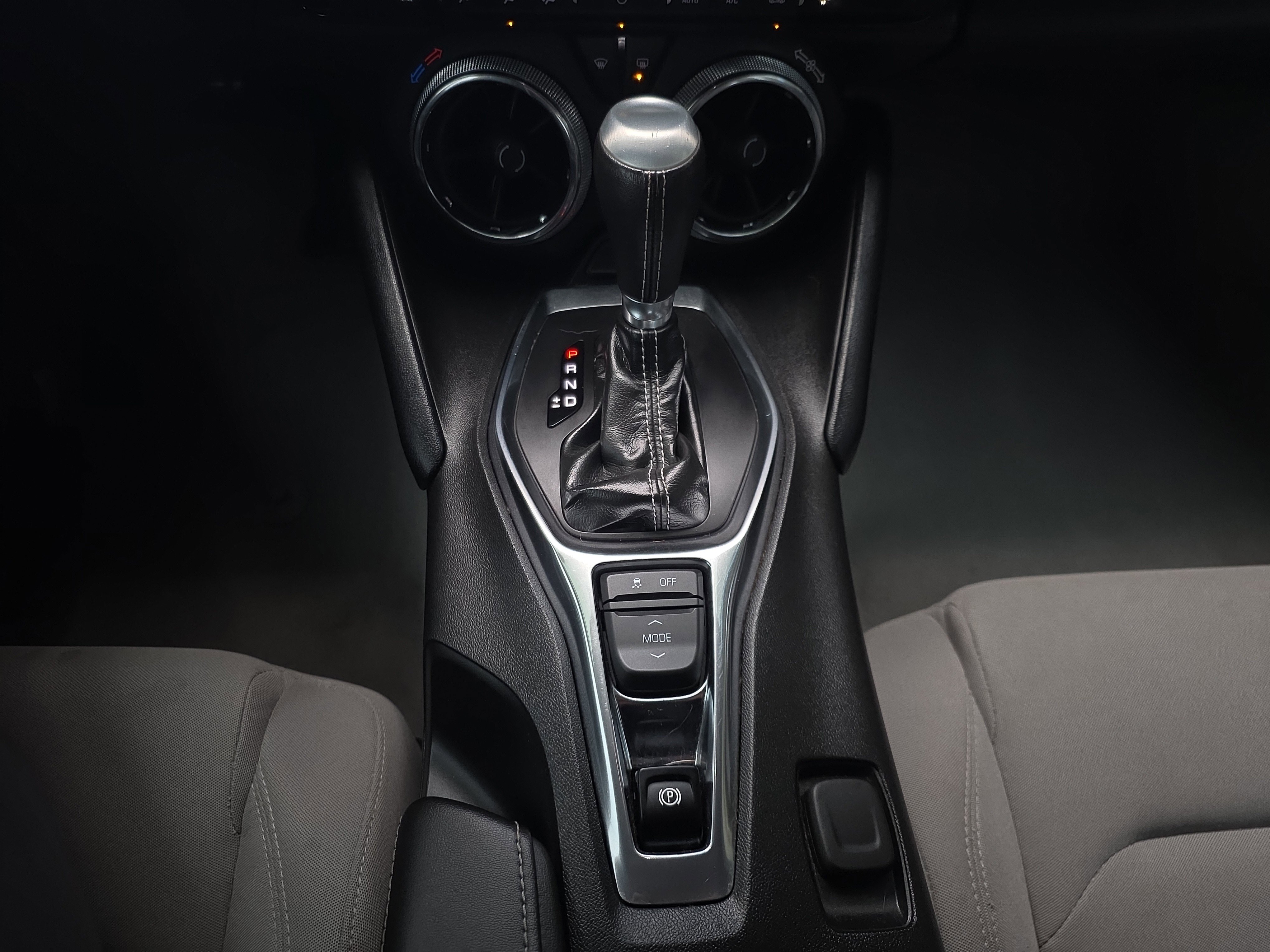 Used 2020 Chevrolet Camaro LT w/ RS Package image 24