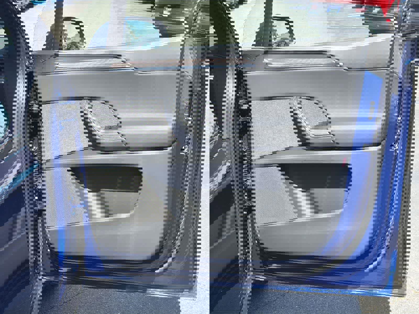 Used 2025 Tesla Model X image 33