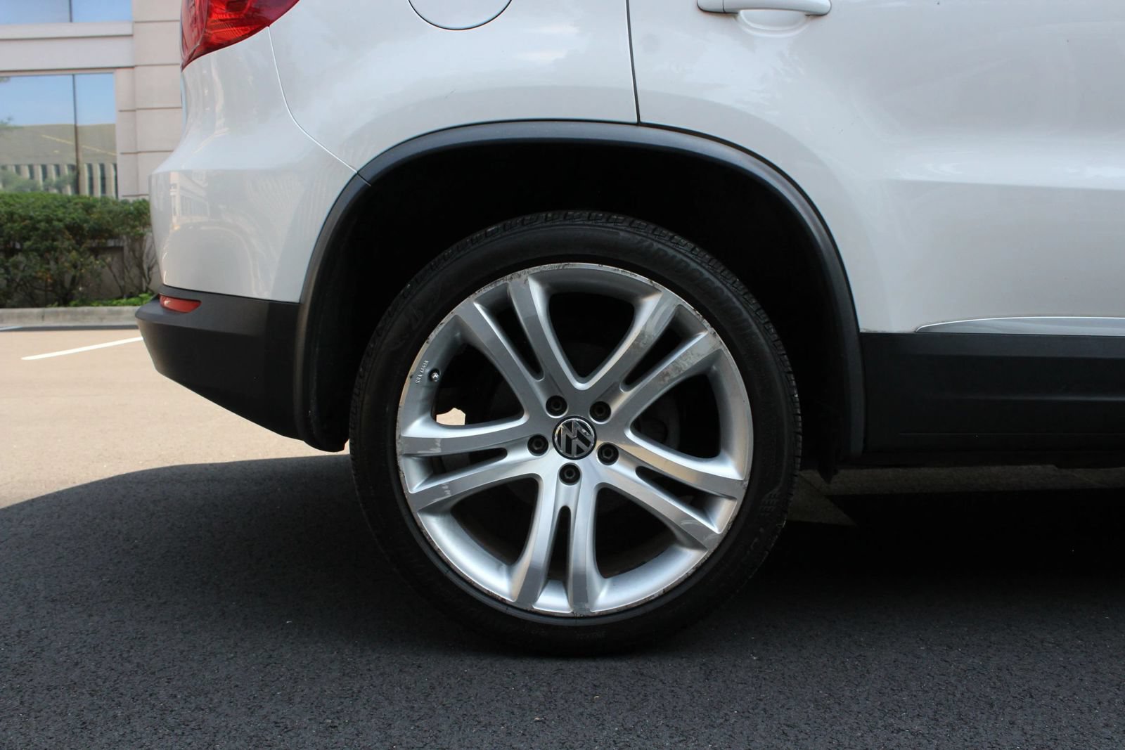 Used 2013 Volkswagen Tiguan SEL FWD image 5