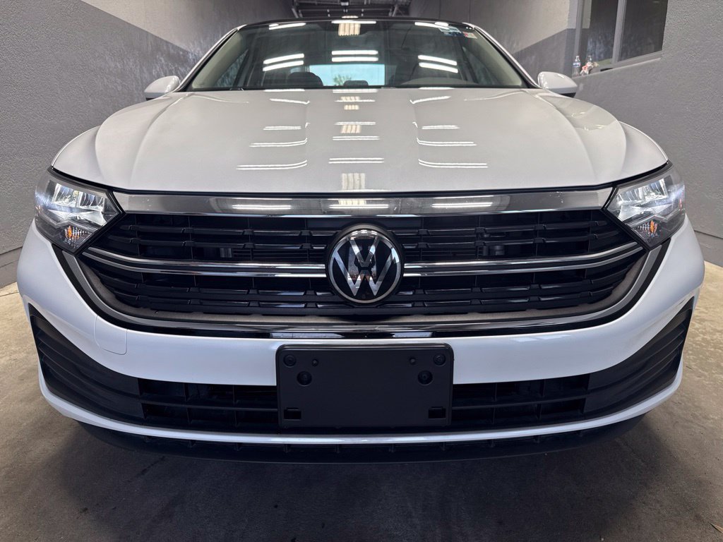 Used 2023 Volkswagen Jetta SE w/ Panoramic Sunroof Package FWD image 3