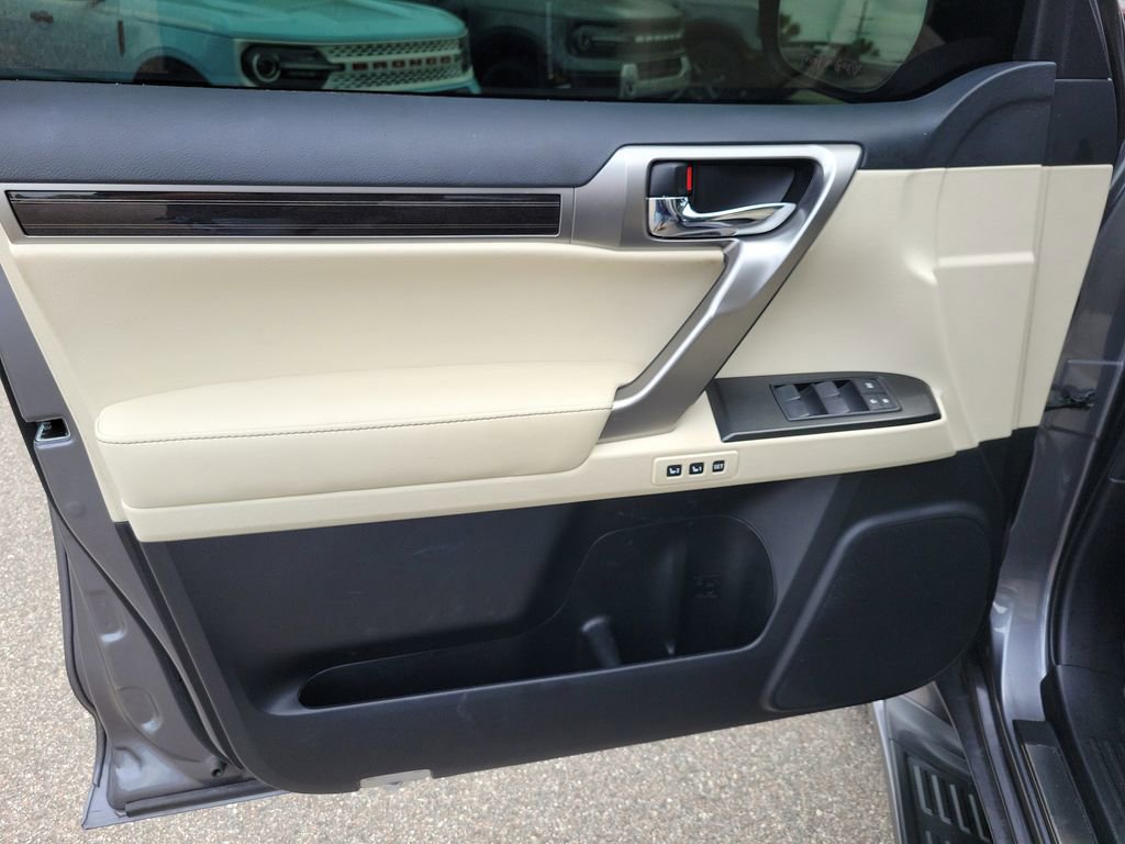 Used 2023 Lexus GX 460 Luxury w/ Accessory Package image 14