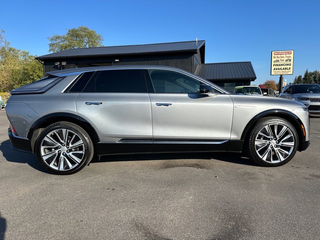 Used 2024 Cadillac Lyriq Luxury image 2