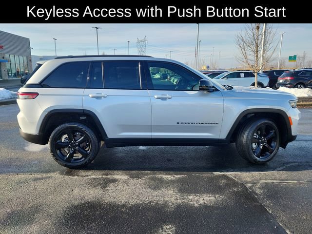 Used 2025 Jeep Grand Cherokee Limited w/ Luxury Tech Group II image 11