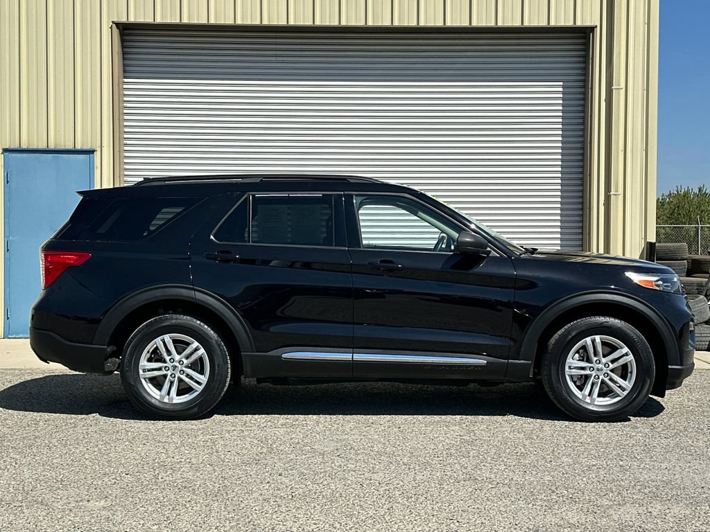 Used 2022 Ford Explorer XLT w/ Equipment Group 202A AWD/4WD image 3
