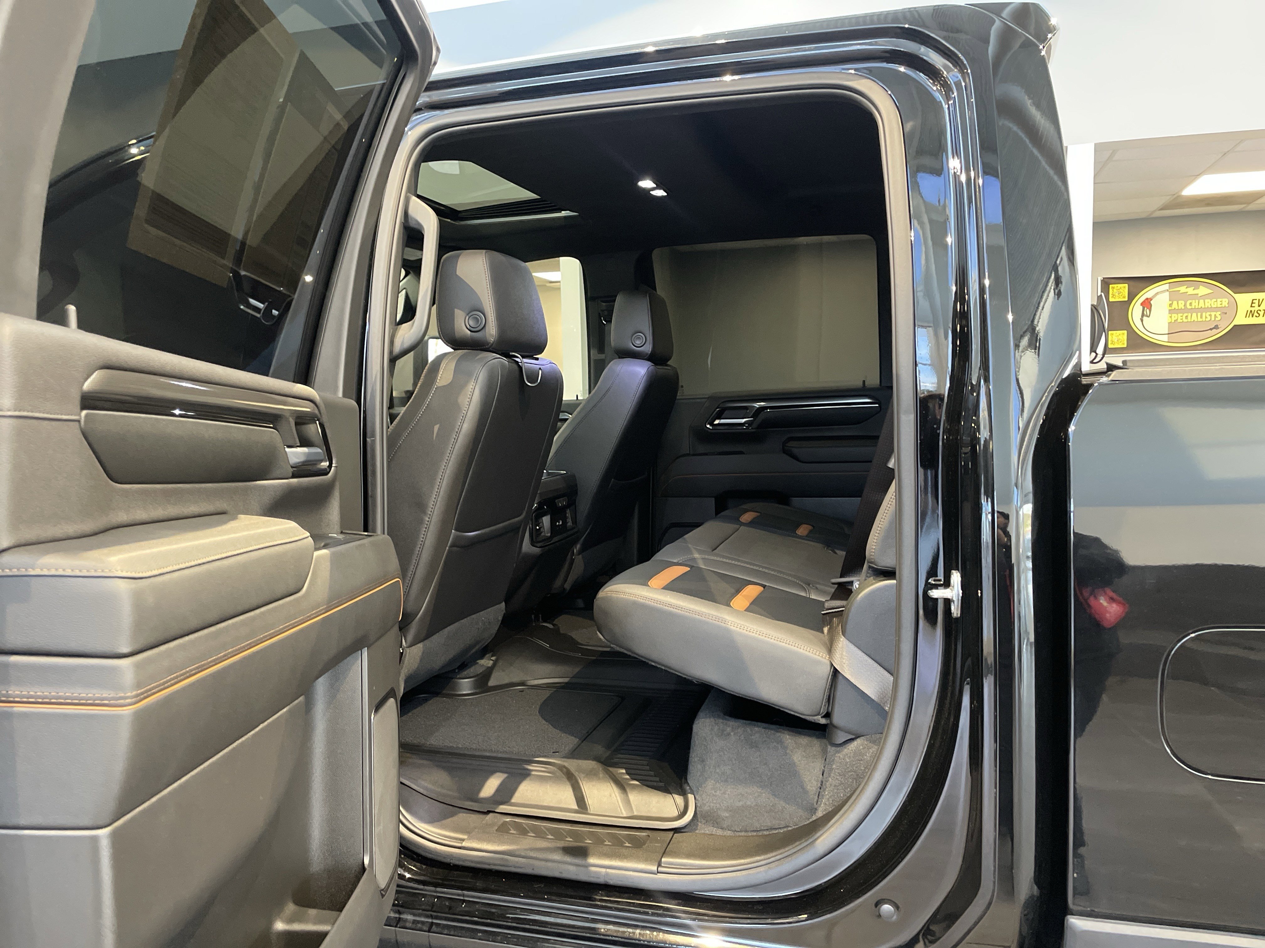 Used 2024 GMC Sierra 2500 AT4 w/ AT4 Premium Plus Package AWD/4WD image 39