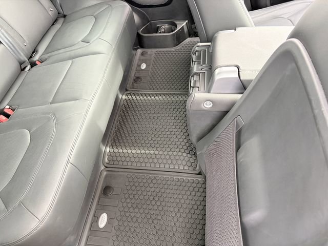 Used 2023 Land Rover Defender 90 SE image 20