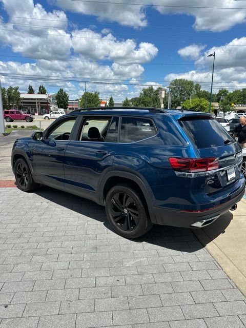 Used 2023 Volkswagen Atlas SE w/ Panoramic Sunroof Package FWD image 12