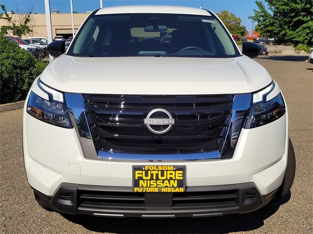 New 2025 Nissan Pathfinder S image 3