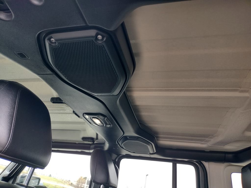 Used 2018 Jeep Wrangler Unlimited Sahara image 13