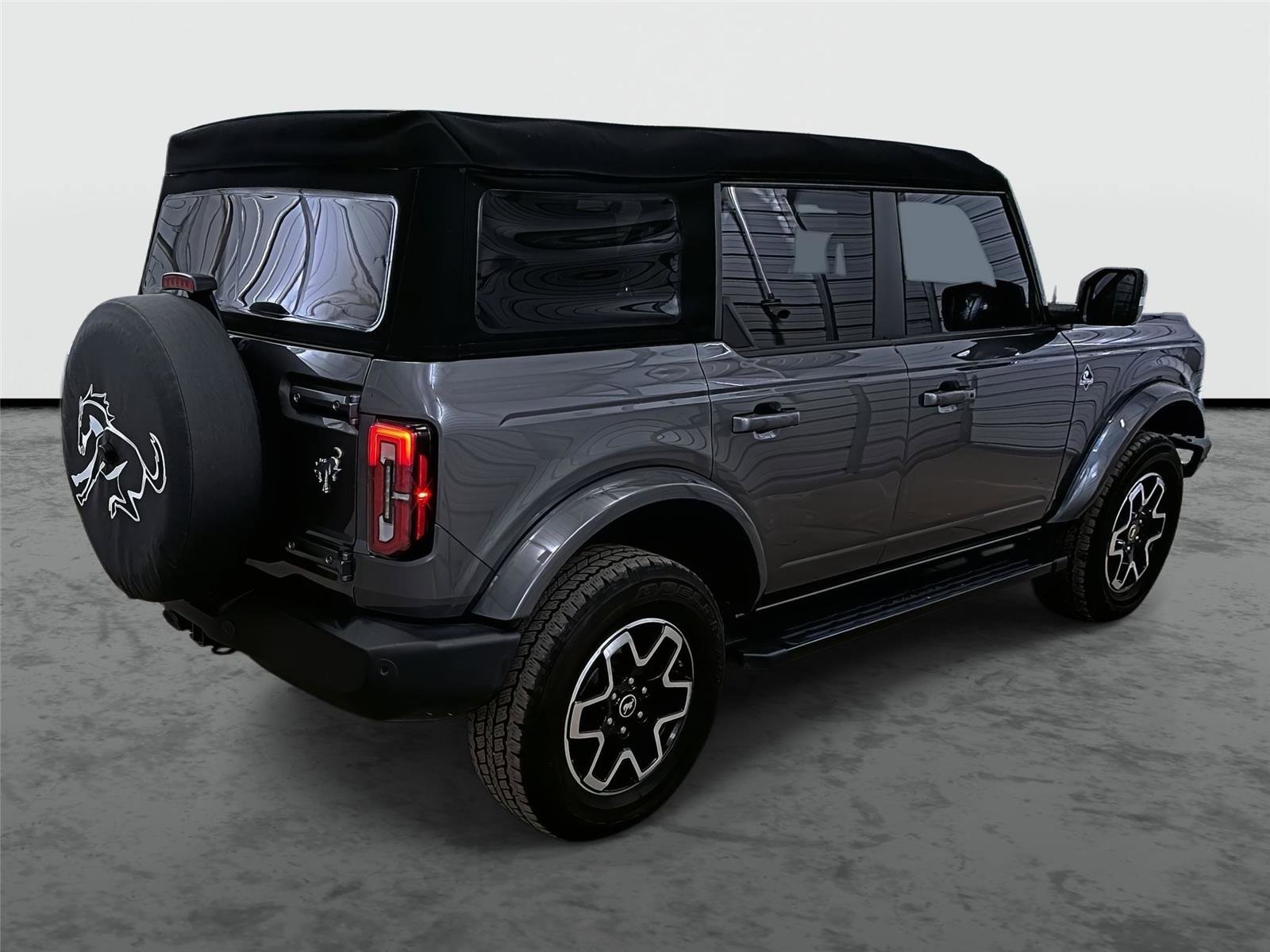 Used 2023 Ford Bronco Outer Banks image 4