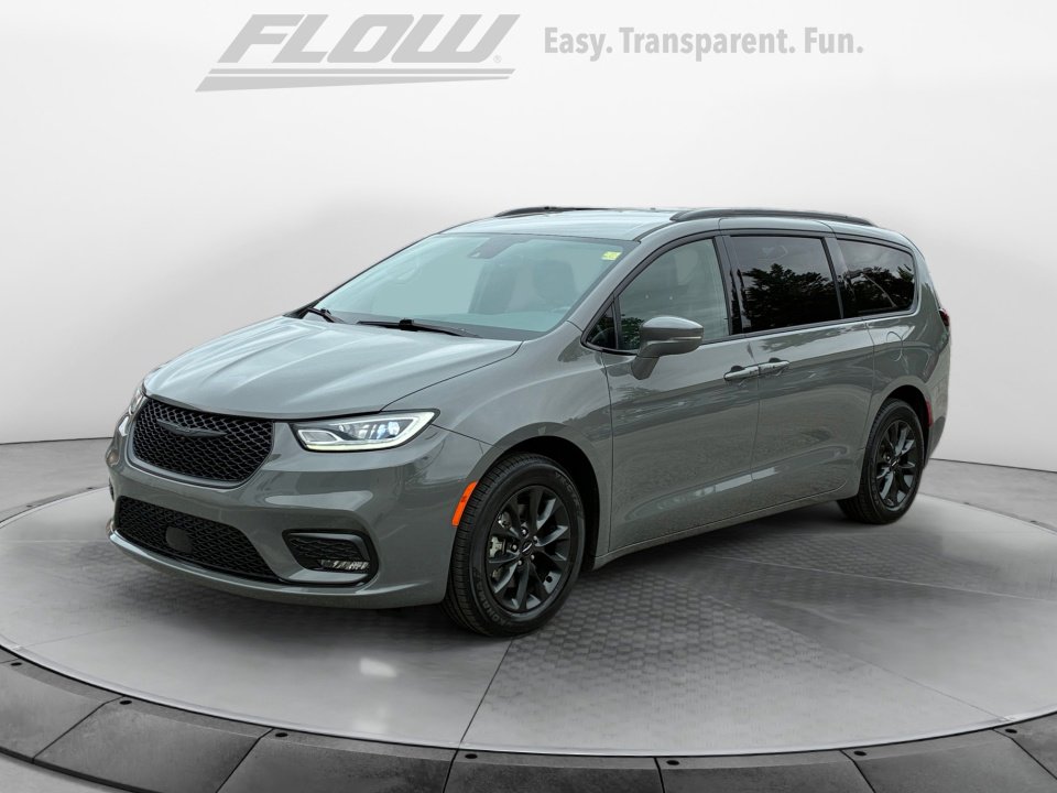 Used 2021 Chrysler Pacifica Touring-L w/ S Appearance Package FWD image 4