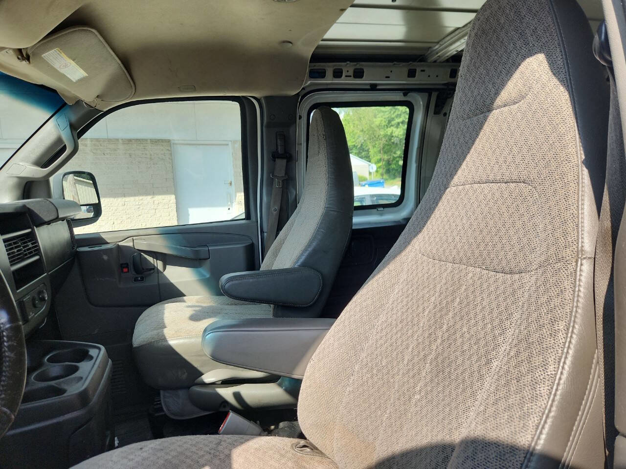 Used 2017 GMC Savana 2500 image 8