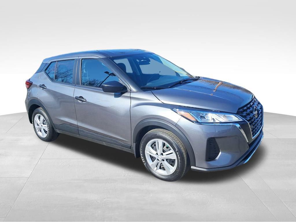 Certified 2025 Nissan Kicks Play S image 9