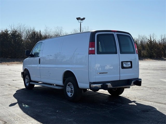 Used 2023 Chevrolet Express 2500 w/ Driver Convenience Package image 5