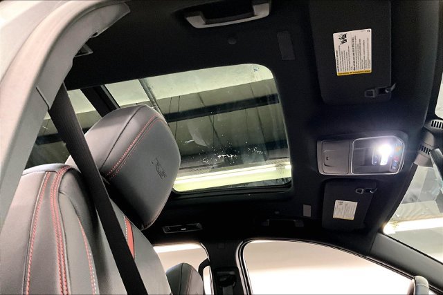 Used 2025 Chevrolet Traverse RS w/ LPO, Floor Liner Package AWD/4WD image 20