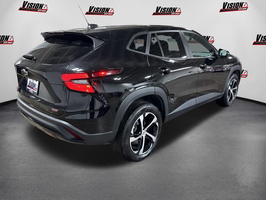 Used 2025 Chevrolet Trax RS FWD image 5