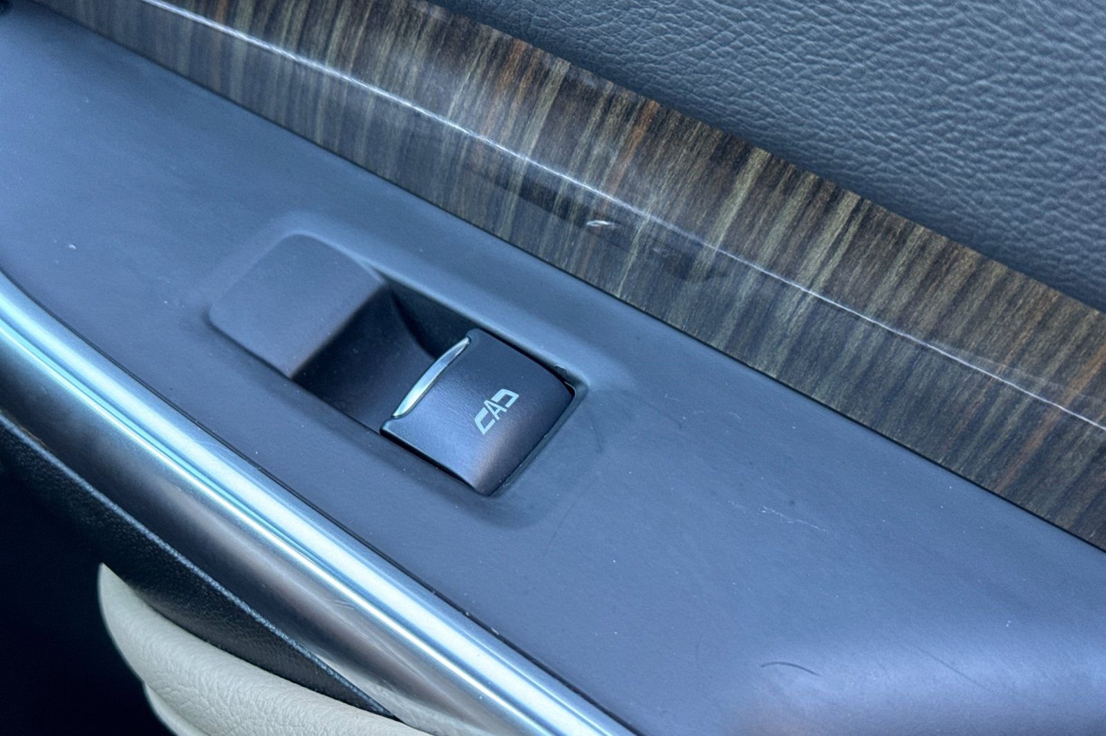 Used 2025 Cadillac XT4 Premium Luxury image 20