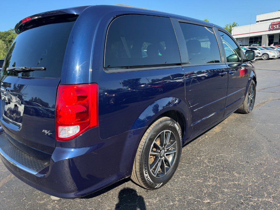 Used 2016 Dodge Grand Caravan R/T w/ Driver Convenience Group FWD image 11