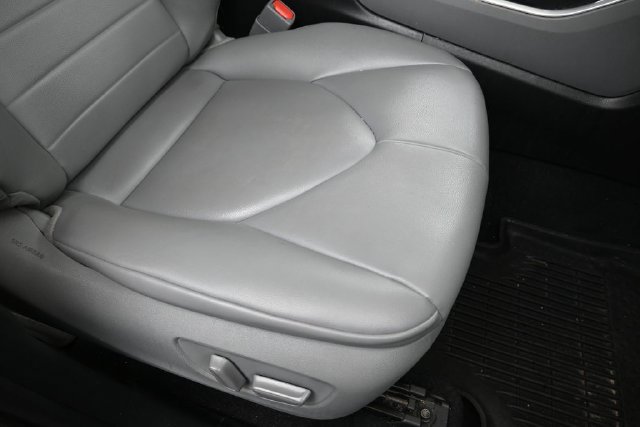Used 2021 Toyota Highlander XLE AWD/4WD image 12