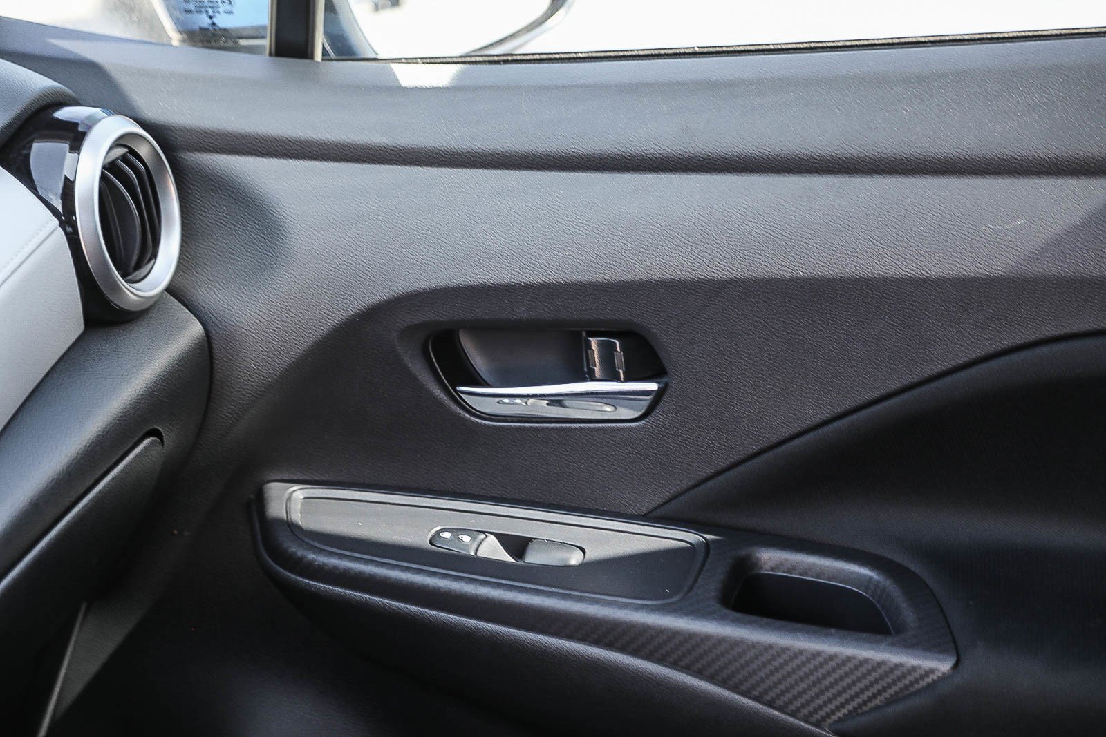 Used 2021 Nissan Versa SV FWD image 21