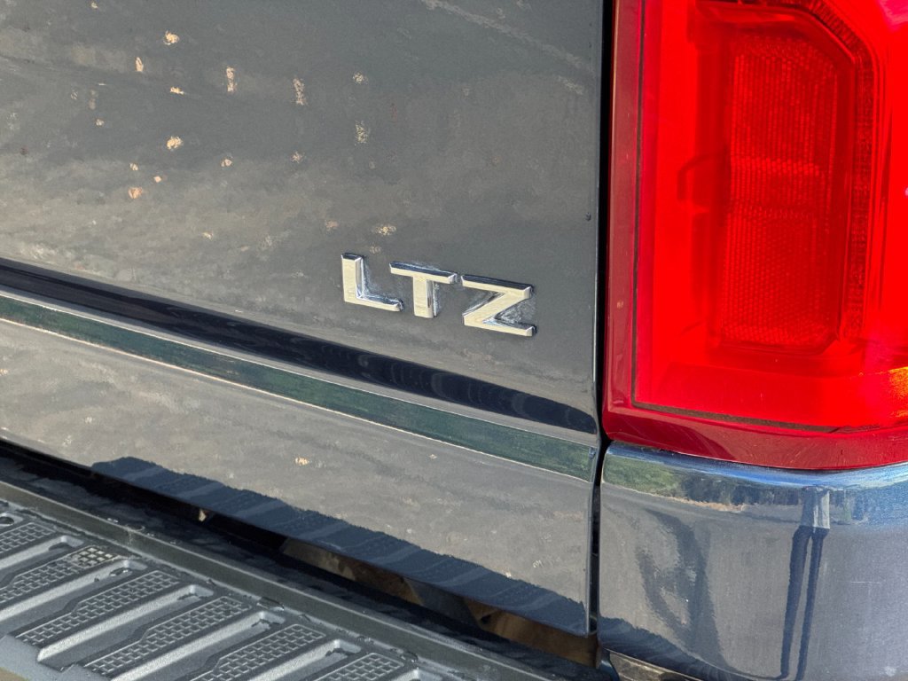 Used 2021 Chevrolet Silverado 2500 LTZ w/ LTZ Convenience Package AWD/4WD image 35