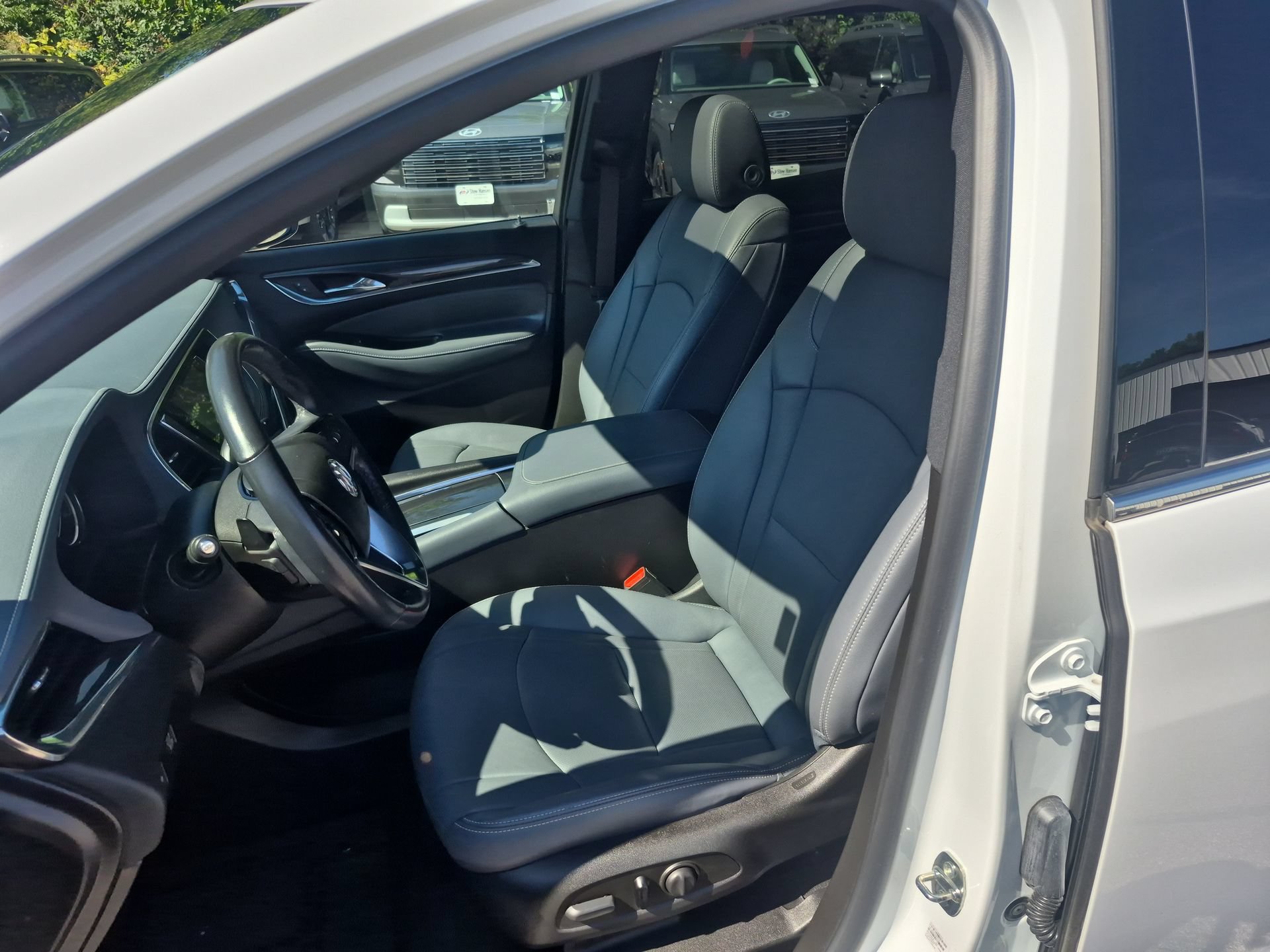 Used 2024 Buick Enclave Essence w/ Experience Buick Package AWD/4WD image 21