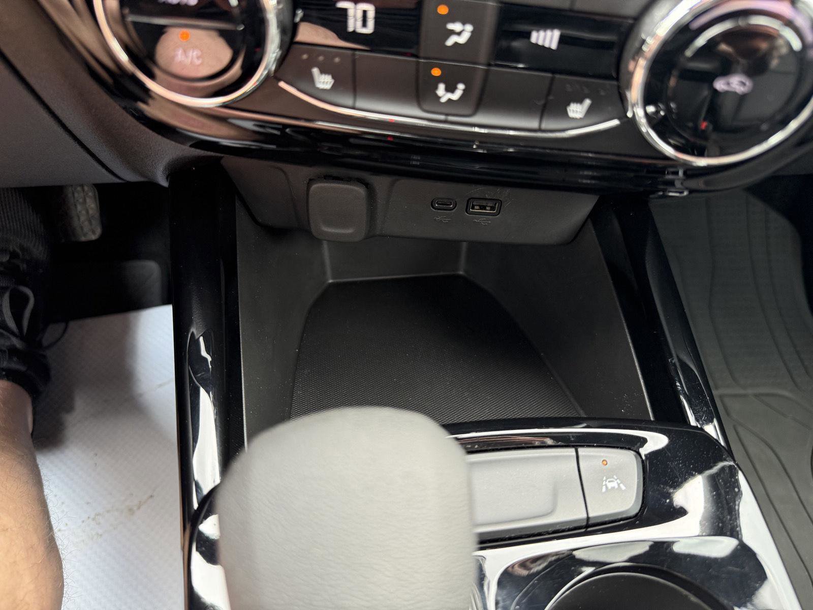 Used 2024 Chevrolet Trax RS w/ Driver Confidence Package image 28