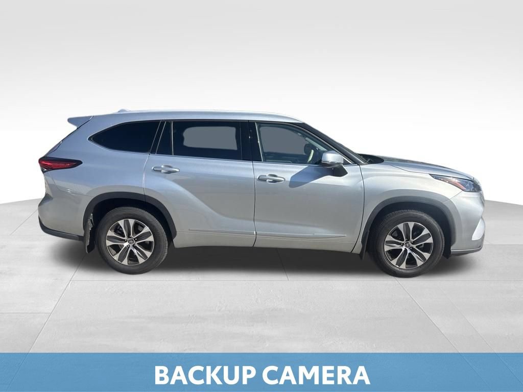 Used 2022 Toyota Highlander XLE AWD/4WD image 13
