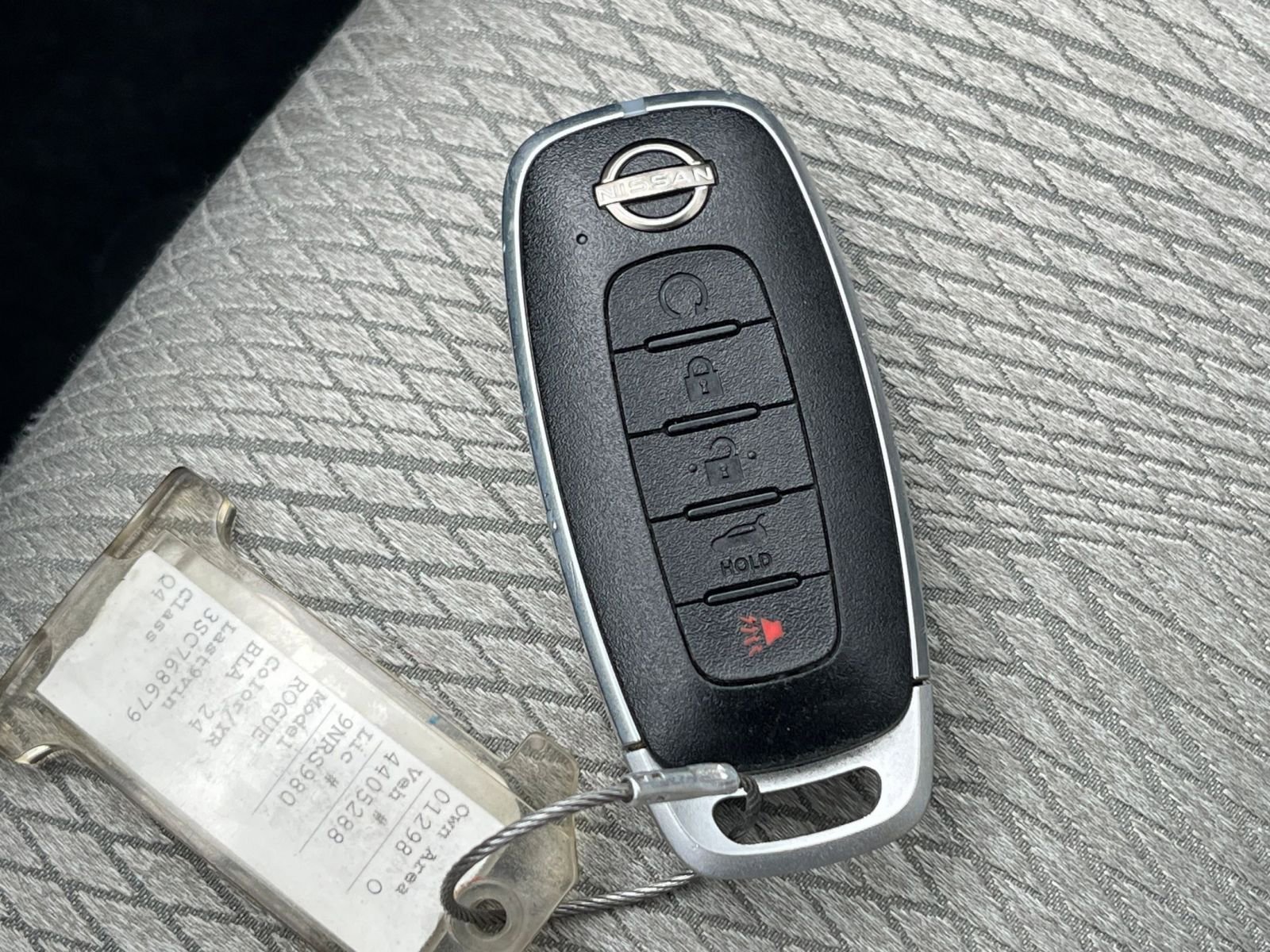 Used 2025 Nissan Rogue SV image 27