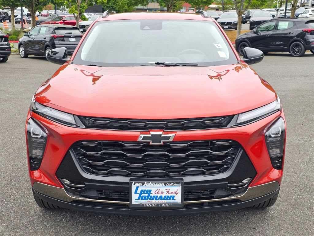 Used 2024 Chevrolet Trax ACTIV w/ Driver Confidence Package FWD image 2