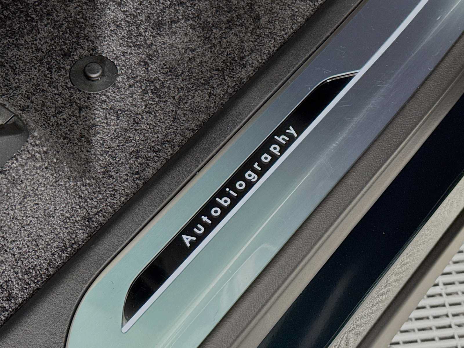 New 2026 Land Rover Range Rover Long Wheelbase Autobiography AWD/4WD image 32