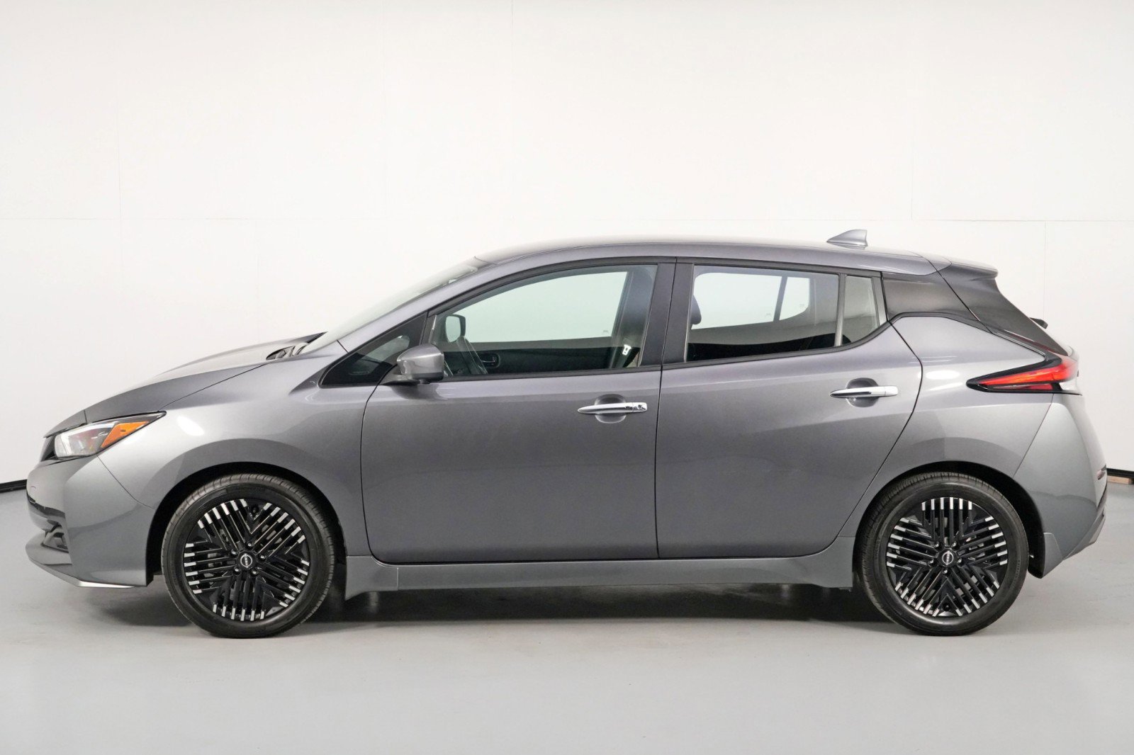 Used 2025 Nissan Leaf SV Plus image 43