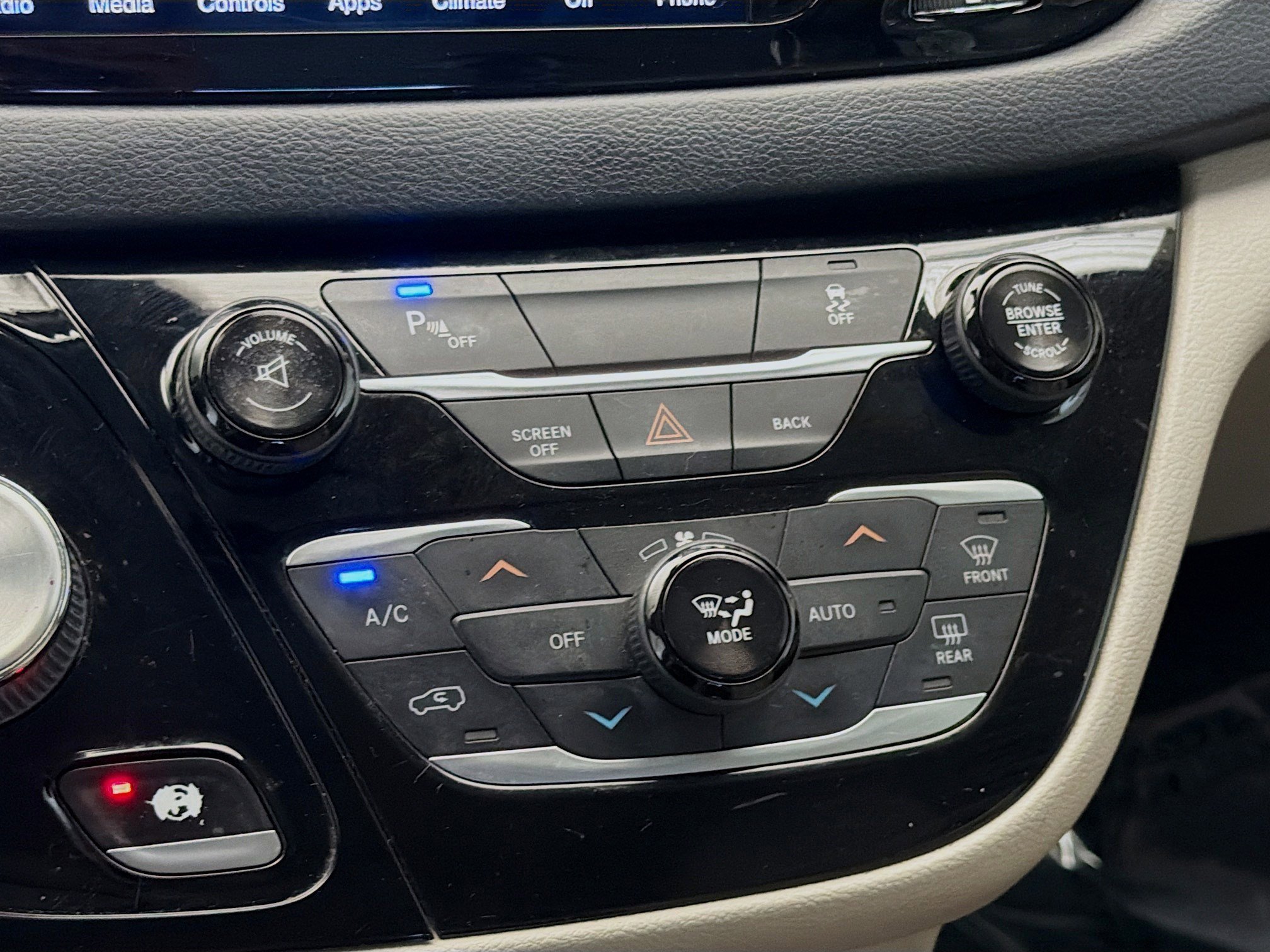 Used 2017 Chrysler Pacifica Touring-L image 10