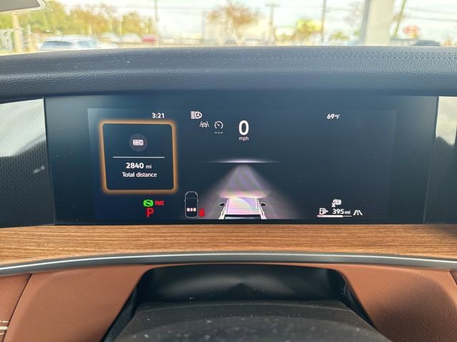 Used 2025 Volkswagen Tiguan SEL R-Line image 9