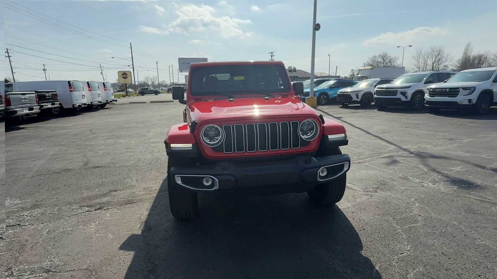 Used 2025 Jeep Wrangler Unlimited Sahara AWD/4WD image 3