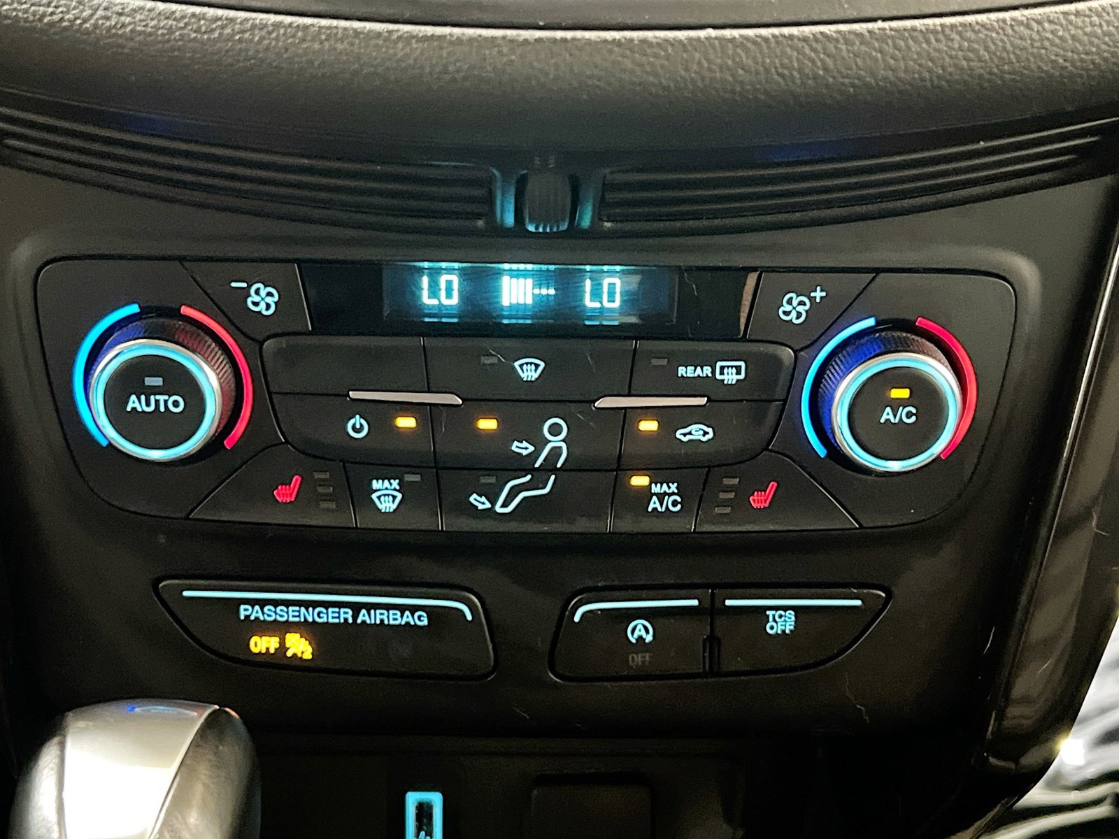 Used 2017 Ford Escape Titanium image 12