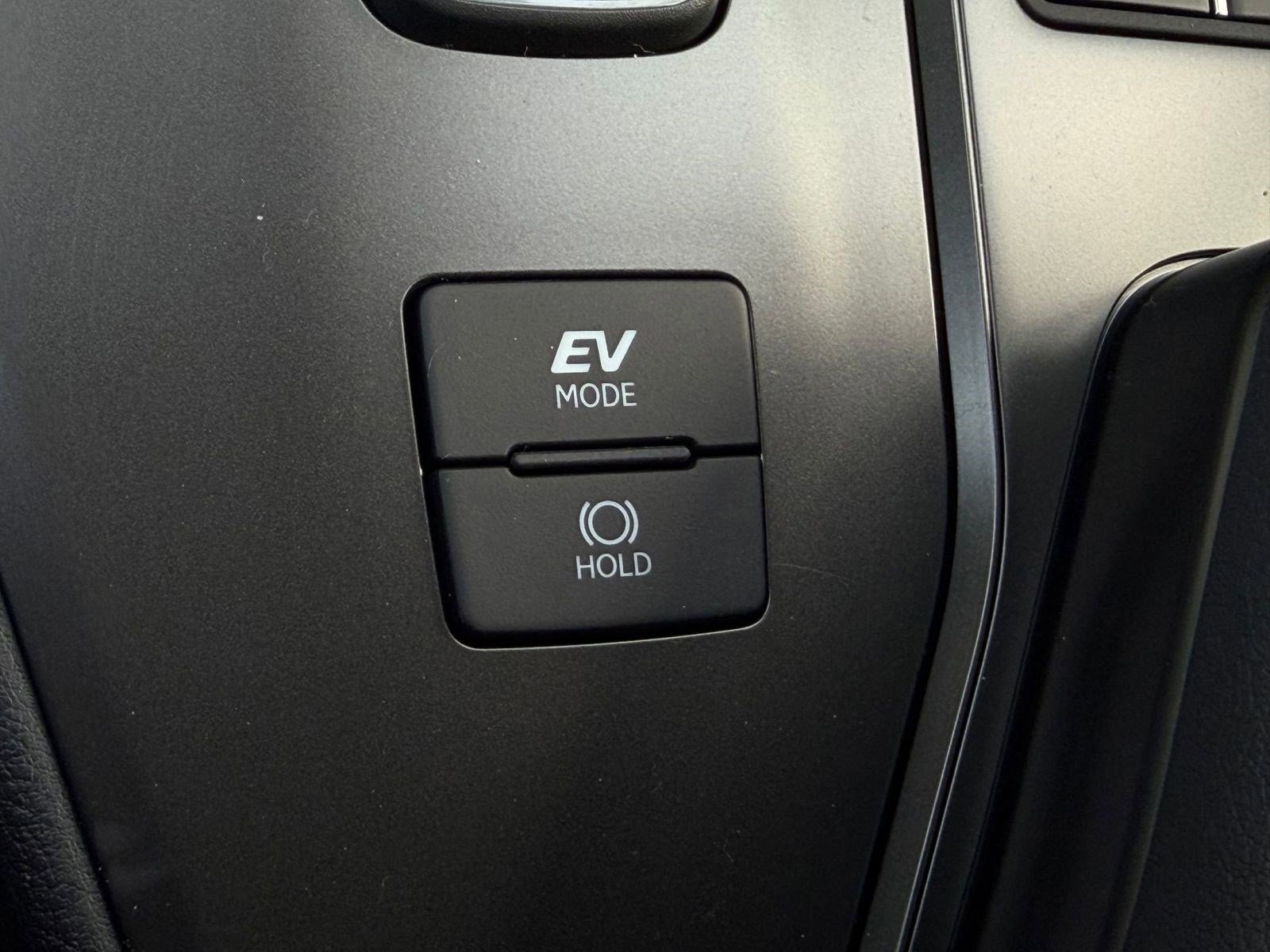 New 2026 Lexus UX 300h AWD image 17