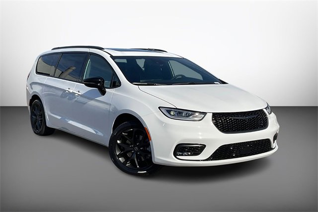 New 2026 Chrysler Pacifica Limited