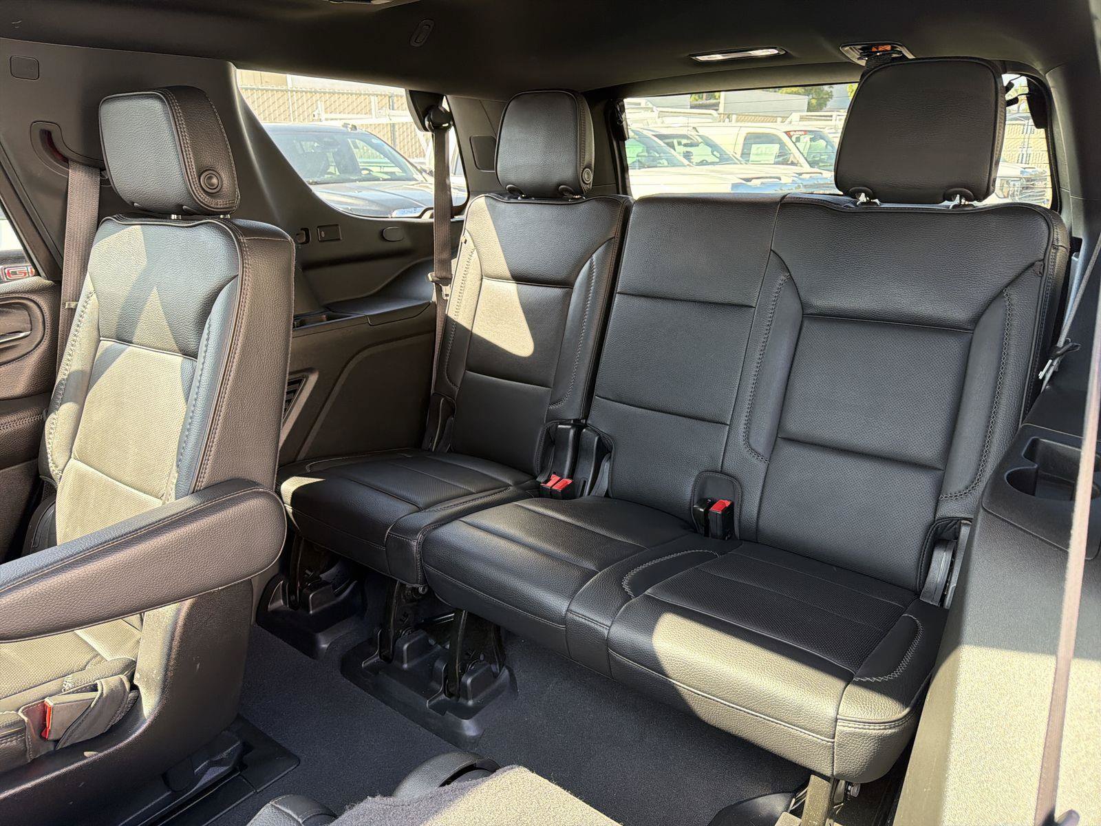 Used 2024 GMC Yukon Denali w/ Advanced Technology Package AWD/4WD image 44